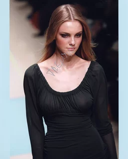 Caroline Trentini autograph