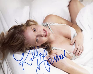 Kelli Garner autograph