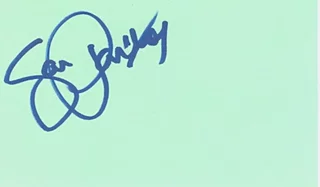 Sara Paxton autograph