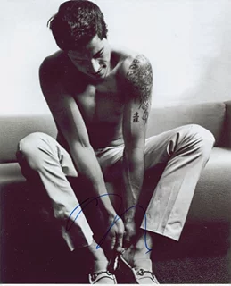 Simon Rex autograph