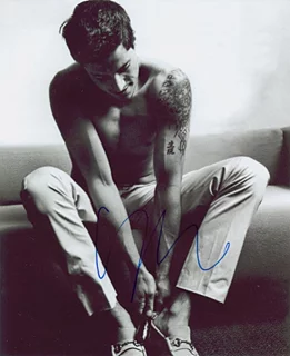 Simon Rex autograph