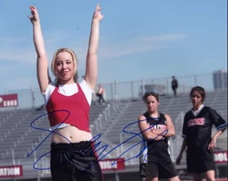 Skyler Shaye autograph