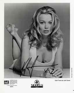 Kylie Travis autograph