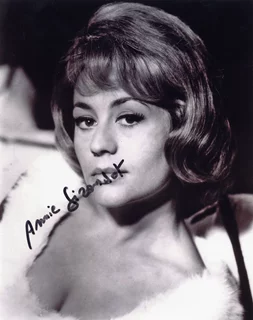 Annie Girardot autograph