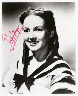 Evelyn Keyes autograph