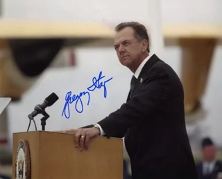 Gregory Itzin autograph