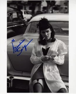 Meredith Salenger autograph