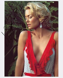 Kelly Carlson autograph