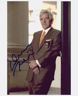 Dennis Farina autograph