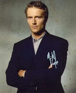 Michael Vartan autograph