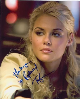 Rachael Taylor autograph