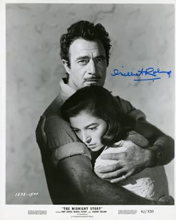 Gilbert Roland autograph