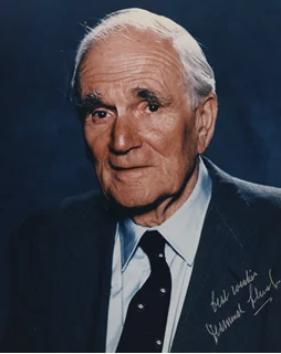 Desmond Llewelyn autograph