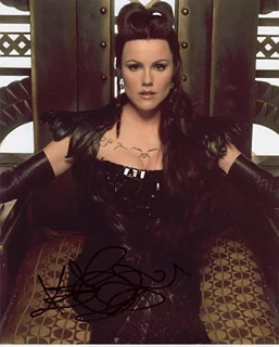 Kathleen Robertson autograph