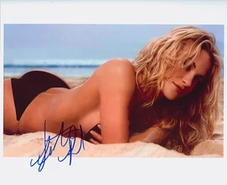 Victoria Pratt autograph