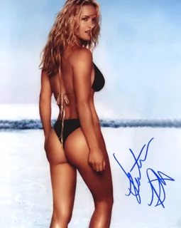 Victoria Pratt autograph