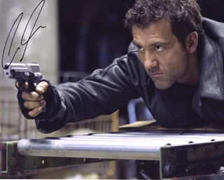Clive Owen autograph