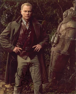 Neal McDonough autograph