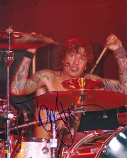 Tommy Lee autograph