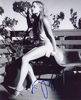Marley Shelton autograph