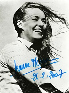 Jeanne Moreau autograph