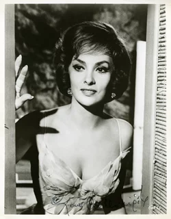 Gina Lollobrigida autograph