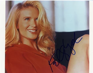 Kelly Lynch autograph