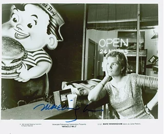 Mare Winningham autograph