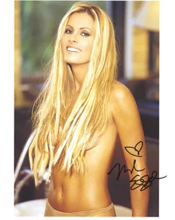 Nicole Eggert autograph