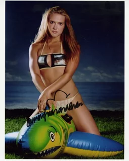 Dominique Swain autograph