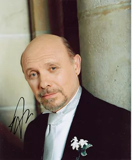 Hector Elizondo autograph