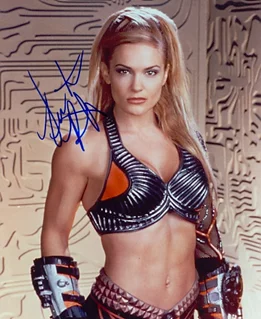 Victoria Pratt autograph