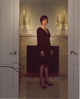 Zoe McLellan autograph