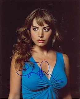 Erica Durance autograph