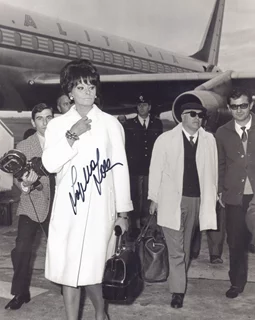 Sophia Loren autograph