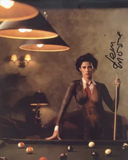 Demi Moore autograph