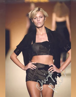 Anja Rubik autograph