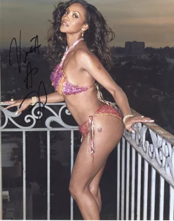 Vivica A. Fox autograph