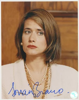 Lorraine Bracco autograph