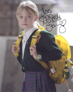 Dakota Fanning autograph