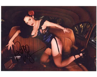 Rose McGowan autograph