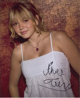 Aimee Teegarden autograph