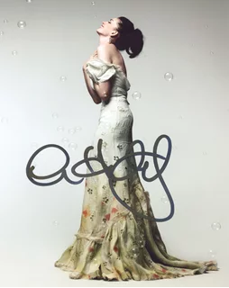 Anne Hathaway autograph