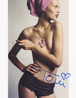 Toni Garrn autograph