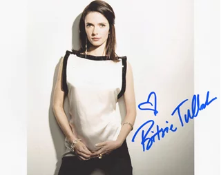 Bitsie Tulloch autograph