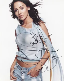 Natalie Imbruglia autograph