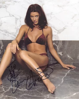Shannon Elizabeth autograph