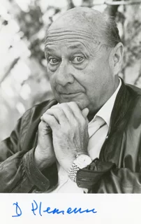 Donald Pleasence autograph