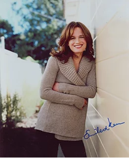 Elizabeth Reaser autograph