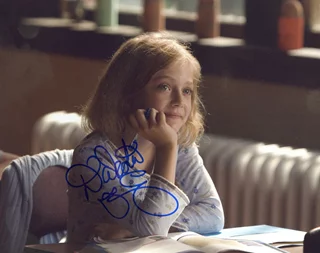 Dakota Fanning autograph